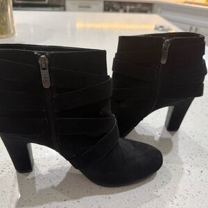 Sam and Libby Black Suede Strappy Ankle Boots size 9.